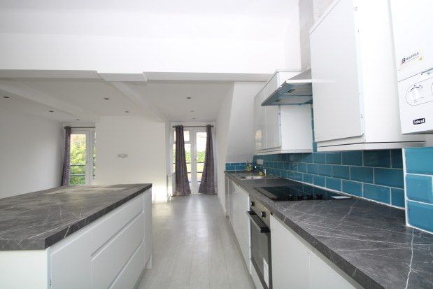 2 bed penthouse to rent in Foxley Lane, Purley CR8, £1,600 pcm