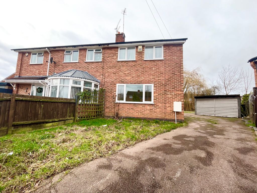2 bed semi-detached house to rent in Heddington Close, Leicester LE2, £1,000 pcm