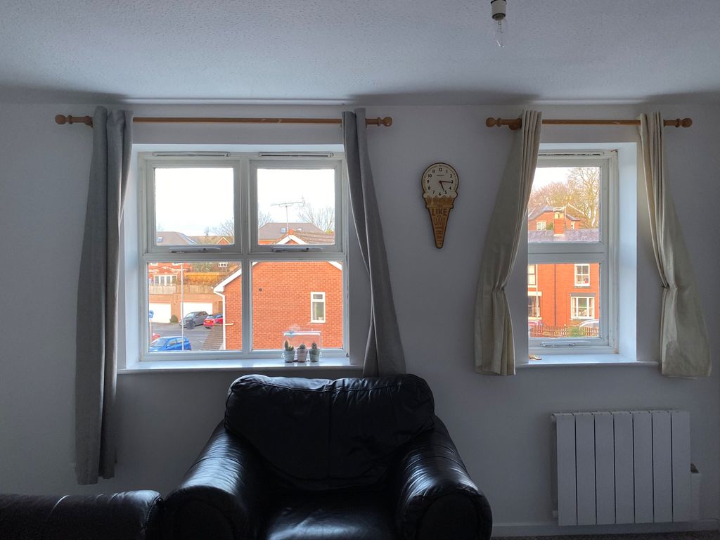 2 bed flat for sale in Elvington Close, Congleton CW12, £110,000