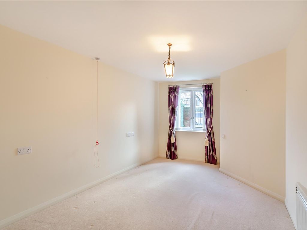 2 bed flat for sale in Malpas Court, Northallerton DL7, £190,000
