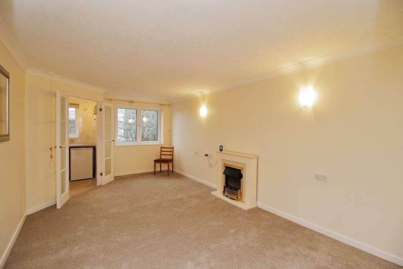 1 bed flat for sale in Barons Court, Solihull B92, £70,000
