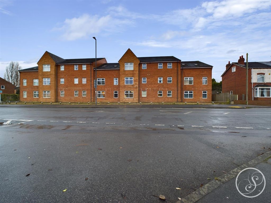 2 bed flat for sale in James Court, Hemsworth, Pontefract WF9, £55,000