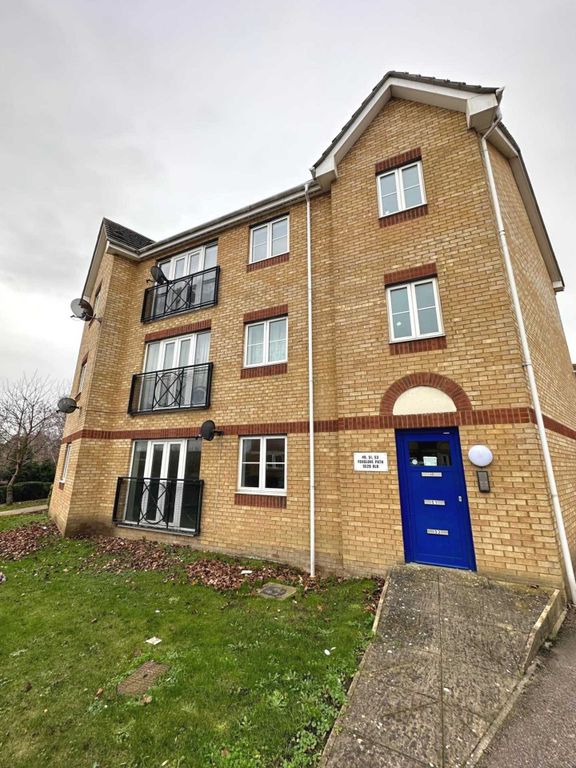1 bed flat to rent in Foxglove Path, West Thamesmead SE28, £1,250 pcm