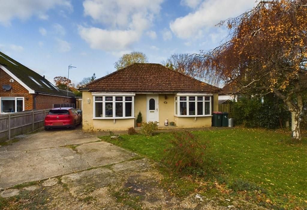 4 bed detached bungalow for sale in Hollybush Road, Northgate, Crawley RH10, £600,000