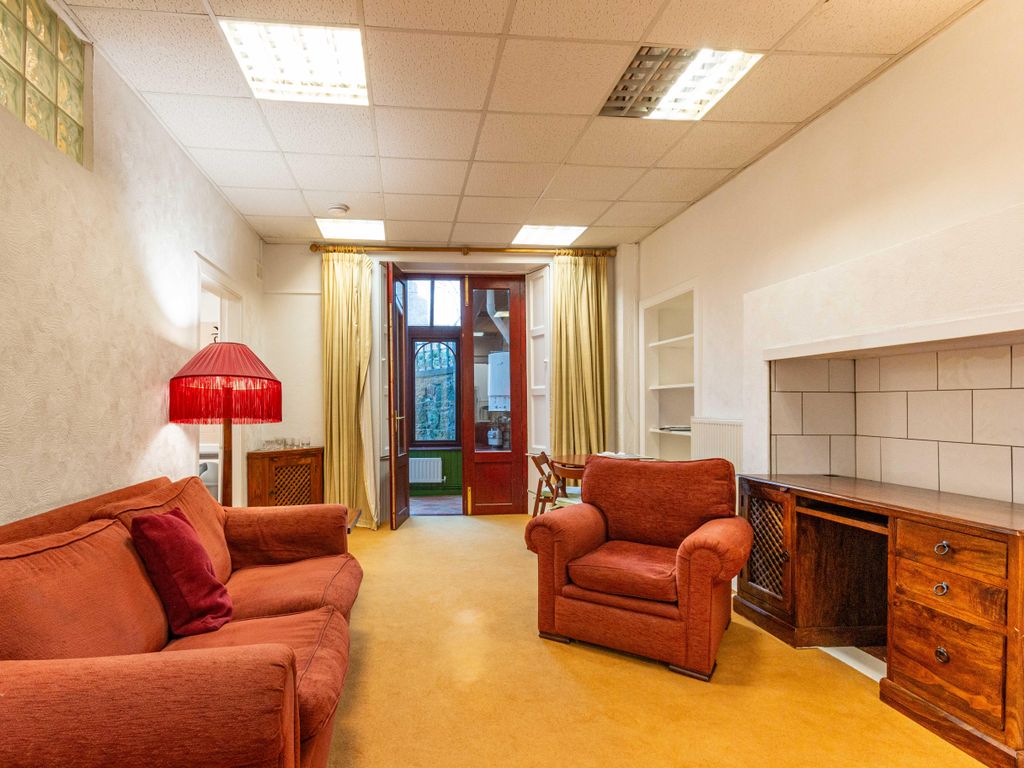 2 bed flat to rent in Lansdowne Crescent, Edinburgh EH12, £1,295 pcm