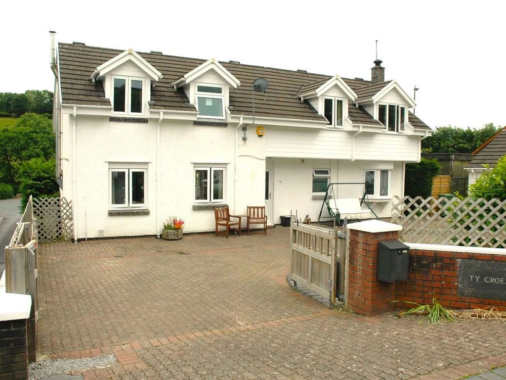 4 bed detached house for sale in Gorrig Road, Pentrellwyn, Llandysul SA44, £250,000