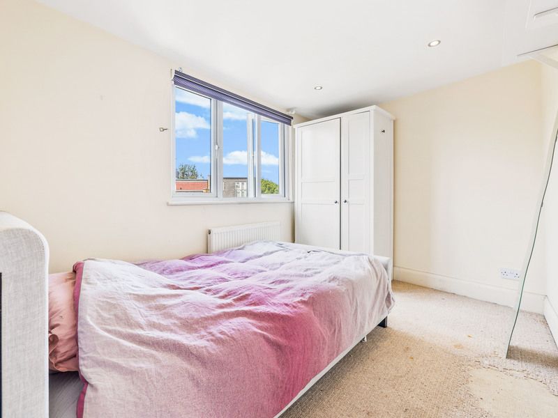 3 bed flat for sale in Ref: Gk - Bollo Bridge Road, Acton W3, £550,000