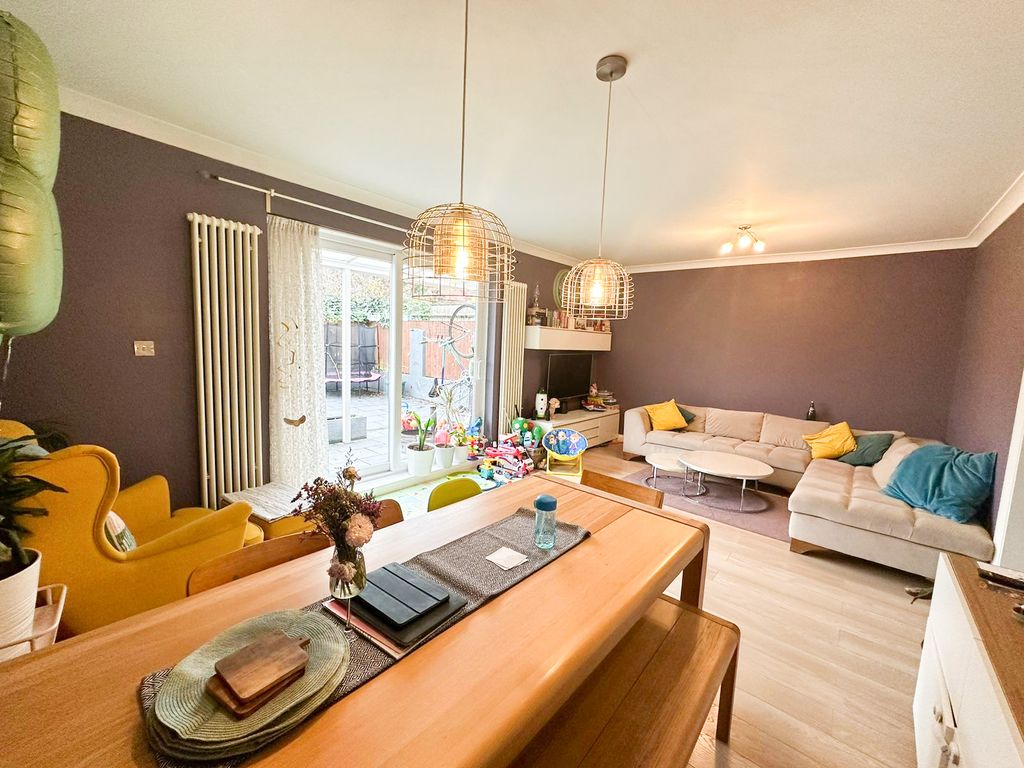 3 bed terraced house to rent in Henningham Road, Tottenham N17, £2,300 pcm