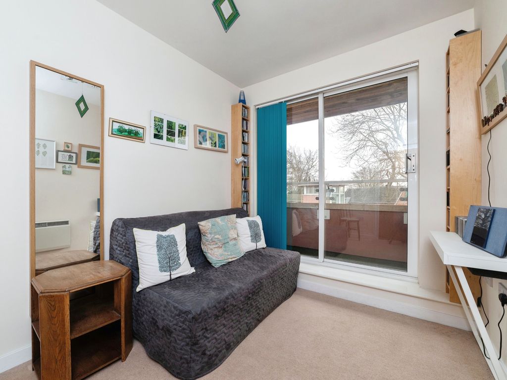 2 bed flat for sale in Clementine Walk, Woodford Green IG8, £475,000