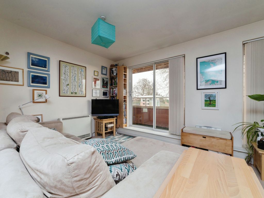 2 bed flat for sale in Clementine Walk, Woodford Green IG8, £475,000