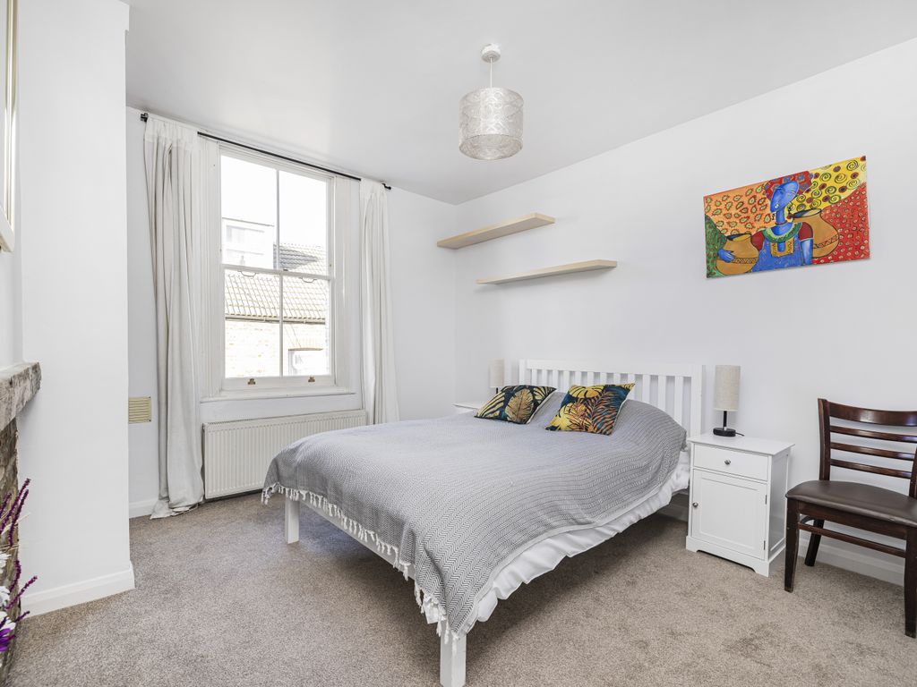 2 bed flat for sale in Hilsea Street, London E5, £750,000