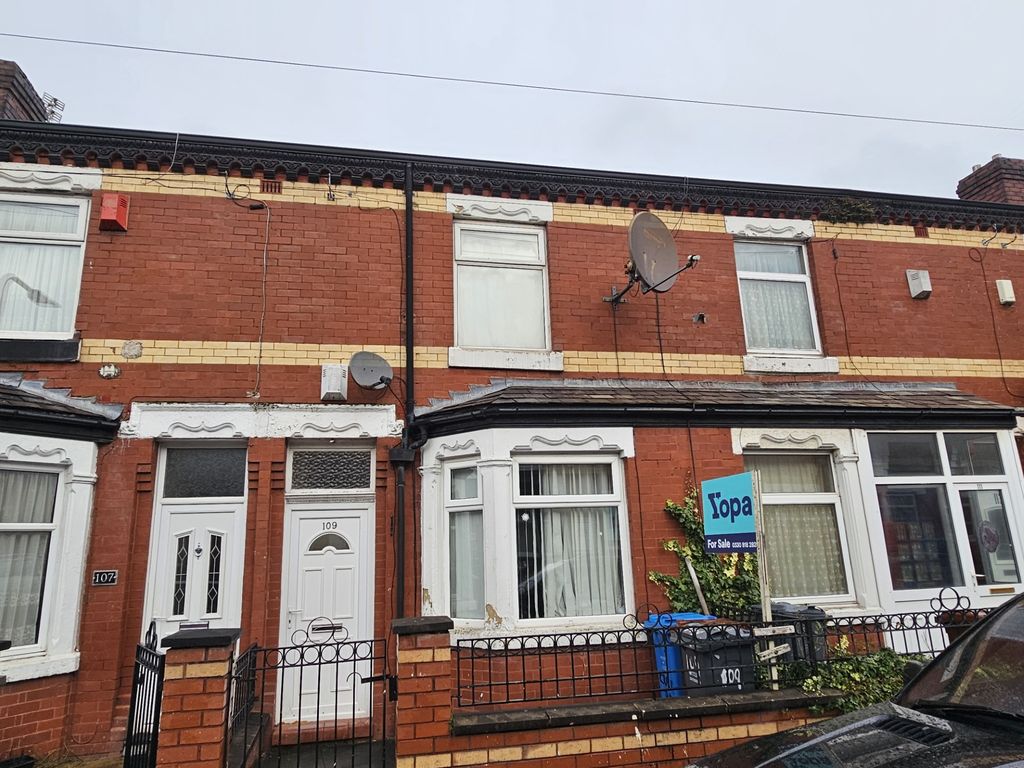 2 bed terraced house for sale in Craig Road, Gorton, Manchester M18, £140,000