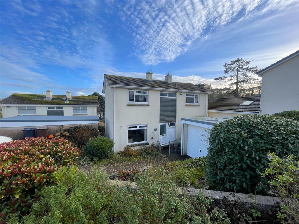 3 bed detached house for sale in Vicarage Meadow, Fowey PL23, £485,000