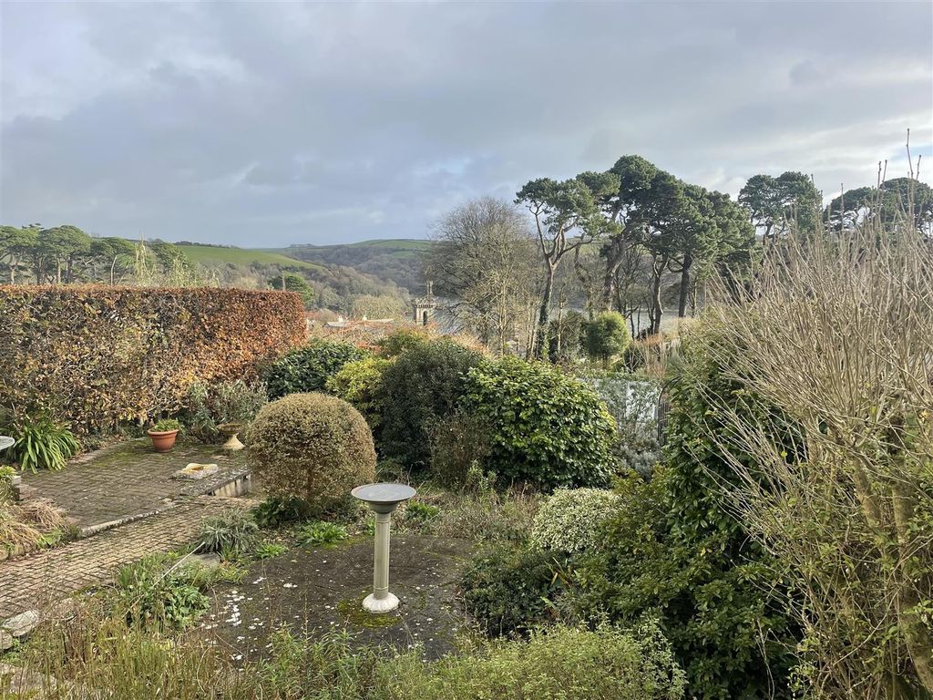 3 bed detached house for sale in Vicarage Meadow, Fowey PL23, £485,000