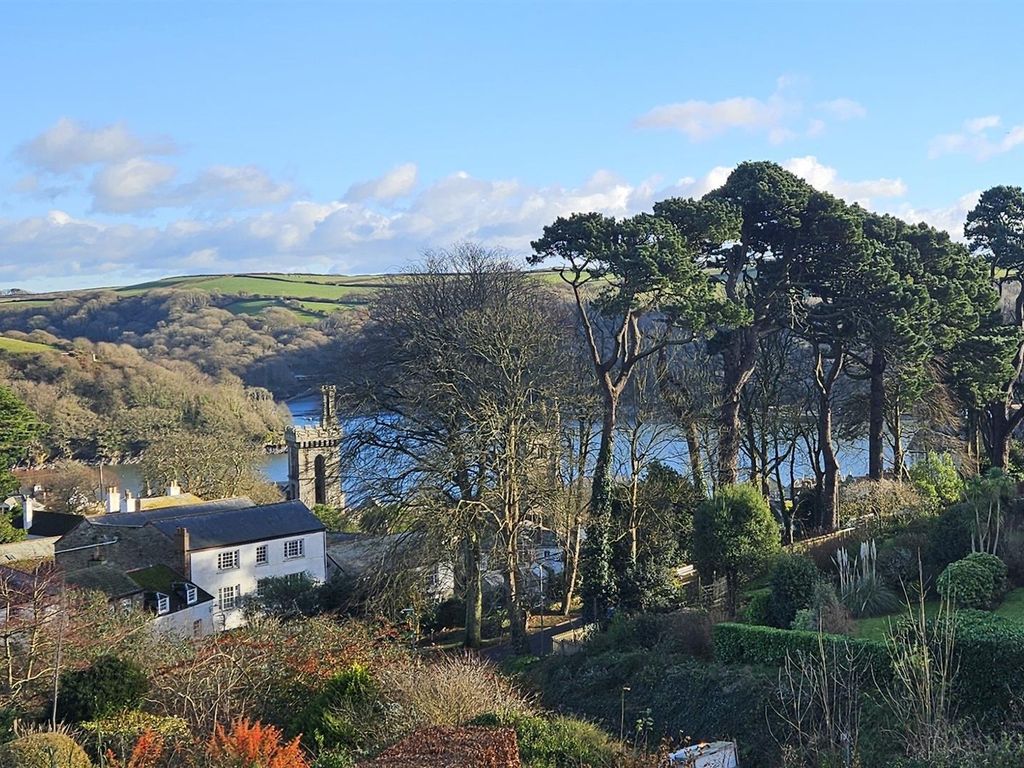 3 bed detached house for sale in Vicarage Meadow, Fowey PL23, £485,000