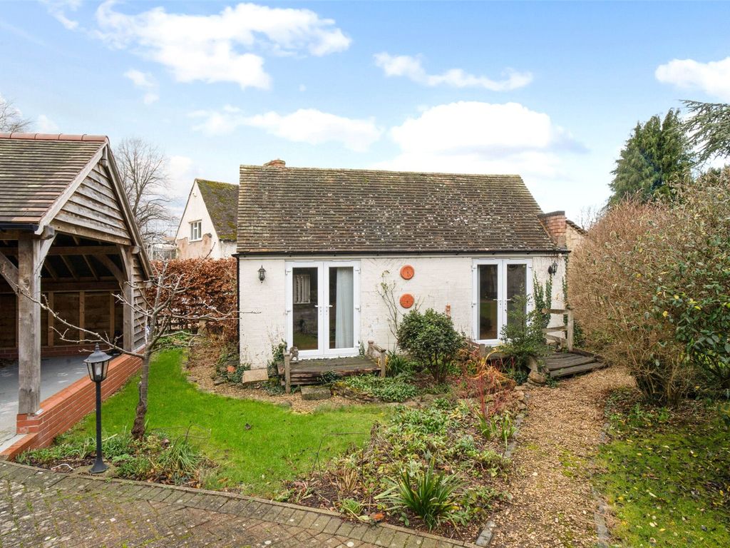 3 bed detached house for sale in Pershore Road, Great Comberton, Worcestershire WR10, £865,000