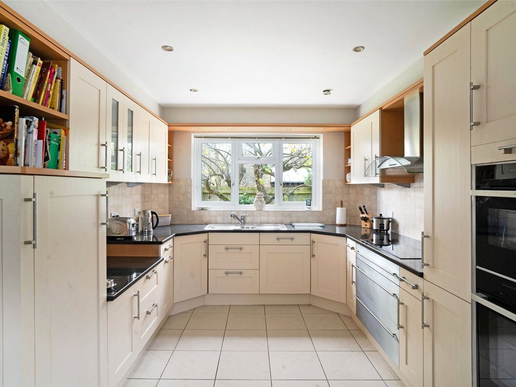 3 bed detached house for sale in Pershore Road, Great Comberton, Worcestershire WR10, £865,000