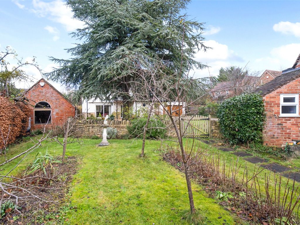 3 bed detached house for sale in Pershore Road, Great Comberton, Worcestershire WR10, £865,000