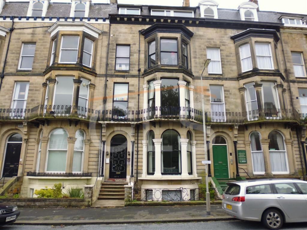 2 bed flat to rent in Esplanade Gardens, Scarborough YO11, £600 pcm