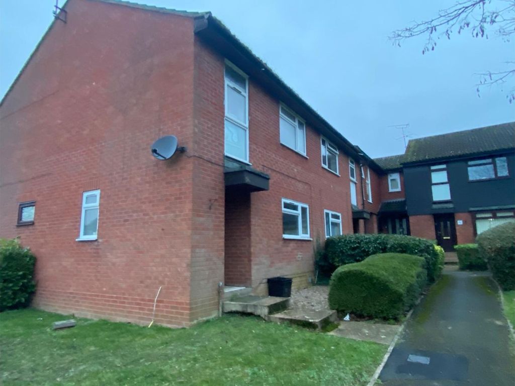 1 bed end terrace house for sale in Fleetham Gardens, Reading RG6, £240,000