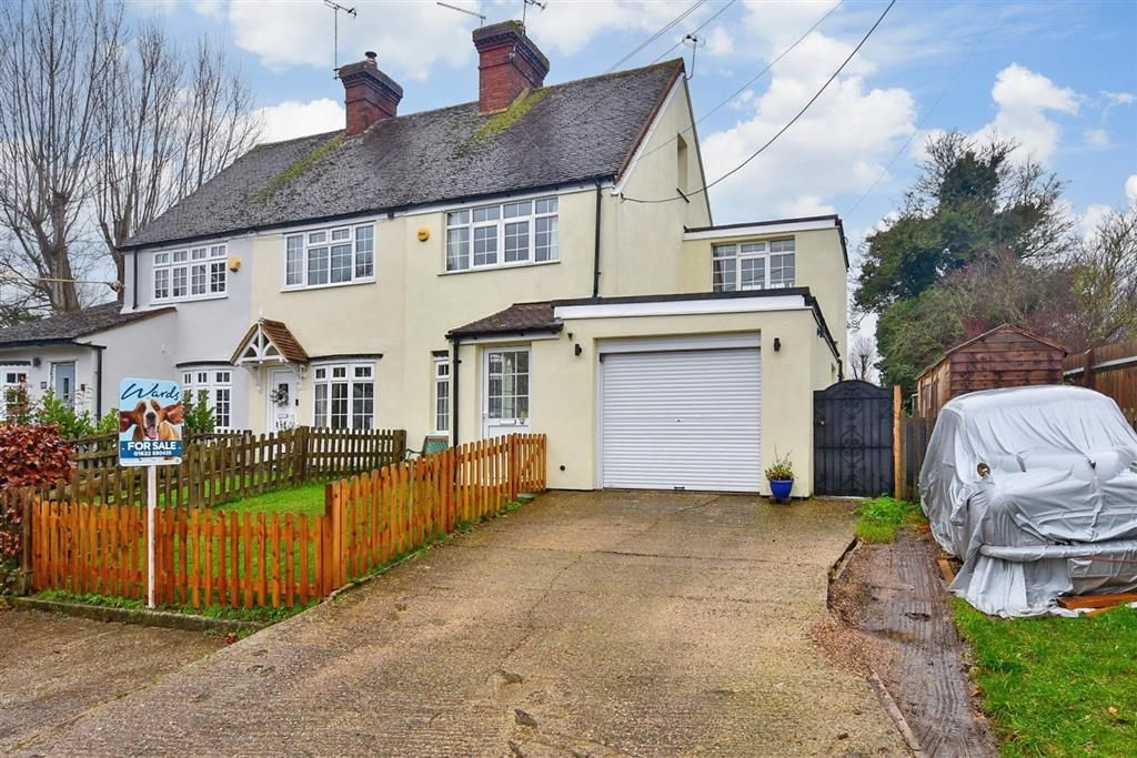 3 bed end terrace house for sale in Forsham Lane, Sutton Valence, Maidstone, Kent ME17, £475,000