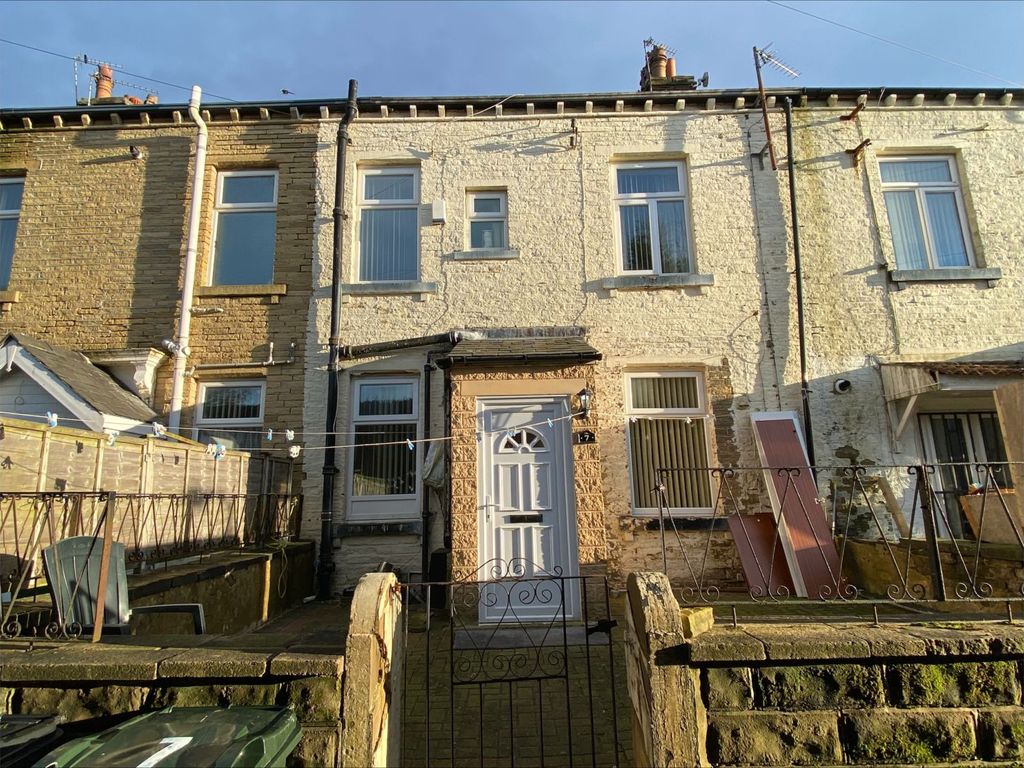 2 bed terraced house for sale in Lincoln Street, Bradford BD15, £95,000