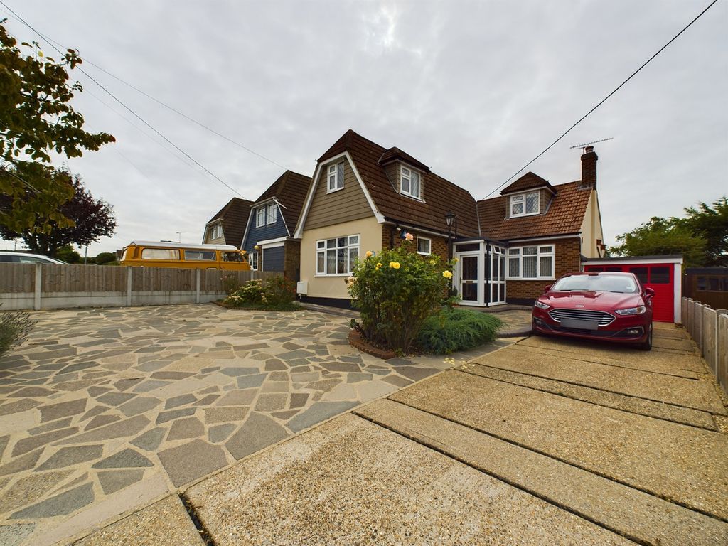 3 bed detached house for sale in Clifton Avenue, Benfleet SS7, £495,000