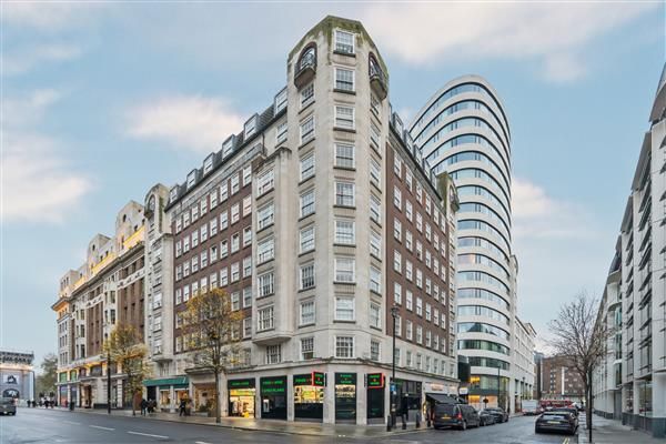 2 bed flat for sale in Cumberland Court, Great Cumberland Place, London W1H, £725,000