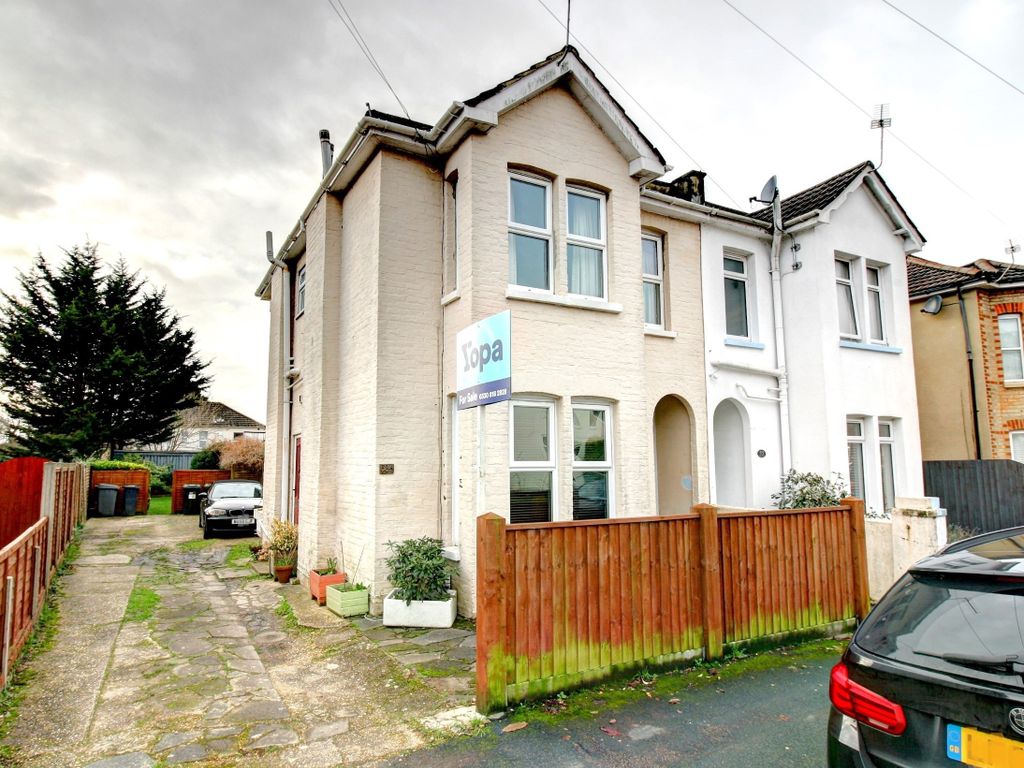 2 bed flat for sale in Capstone Road, Bournemouth BH8, £210,000