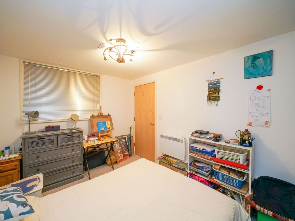 2 bed property for sale in Blackburn Road, Bolton BL1, £150,000