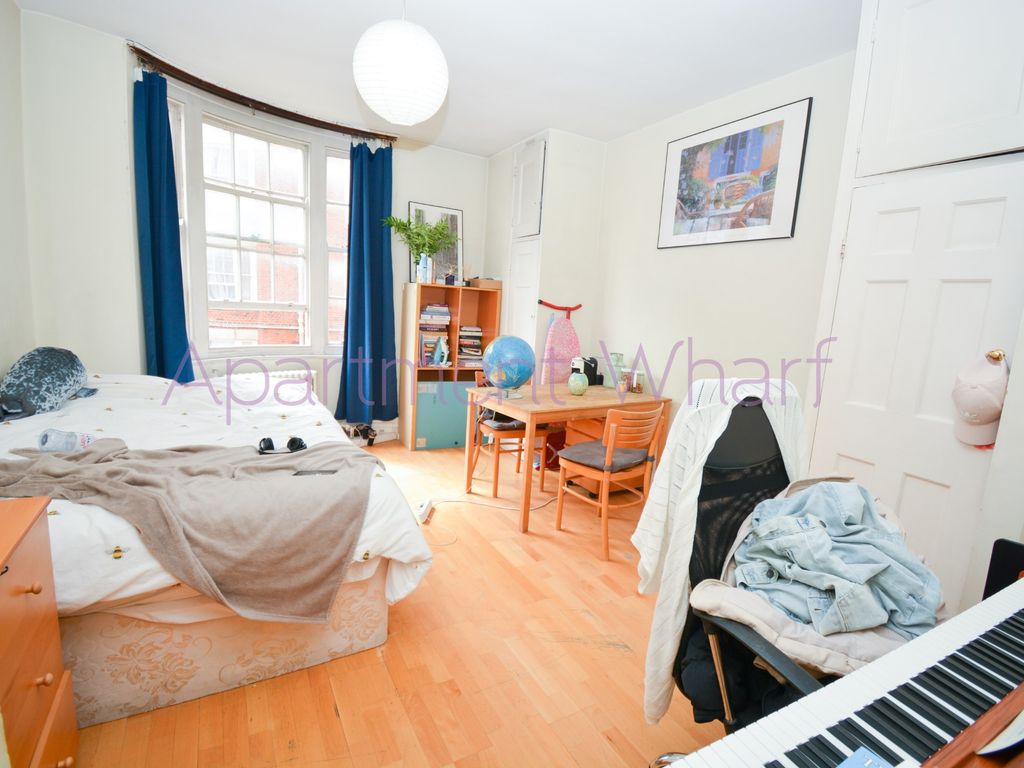 Room to rent in Porchester Road, London W2, £1,127 pcm