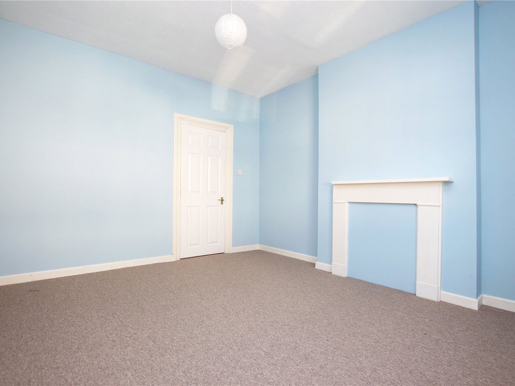 2 bed flat to rent in Victoria Road, Worthing, West Sussex BN11, £1,050 pcm