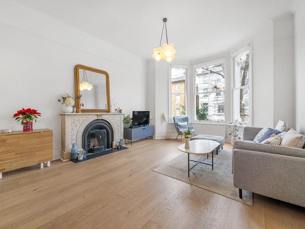 2 bed flat for sale in Gauden Road, London SW4, £680,000