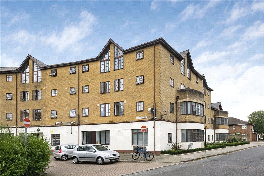 2 bed flat for sale in Comer Crescent, Southall UB2, £285,000