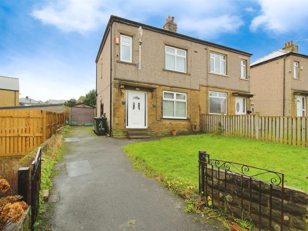 3 bed semi-detached house for sale in Thoresby Grove, Bradford BD7, £200,000