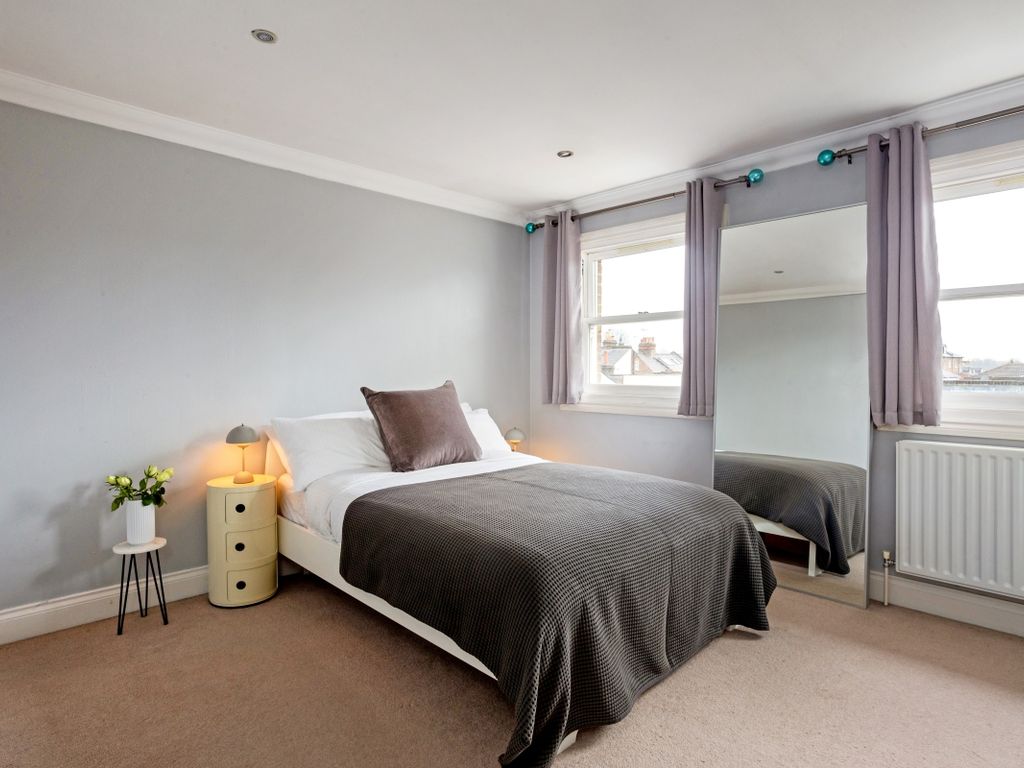 2 bed flat to rent in St. Leonards Avenue, Windsor SL4, £2,395 pcm