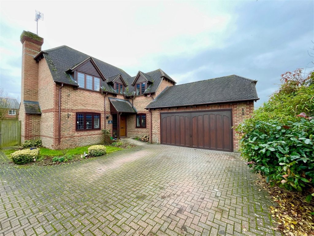 5 bed detached house for sale in Coppington Gardens, Lambourn, Hungerford RG17, £700,000