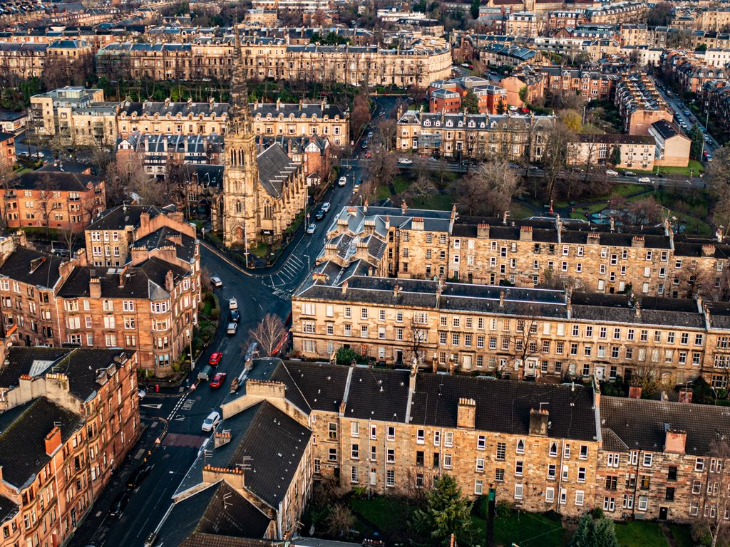 3 bed flat for sale in Lawrence Street, Glasgow G11, £425,000