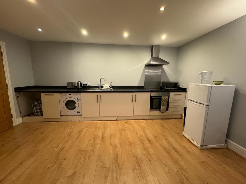 2 bed flat to rent in Nelson Street, London E1, £2,100 pcm