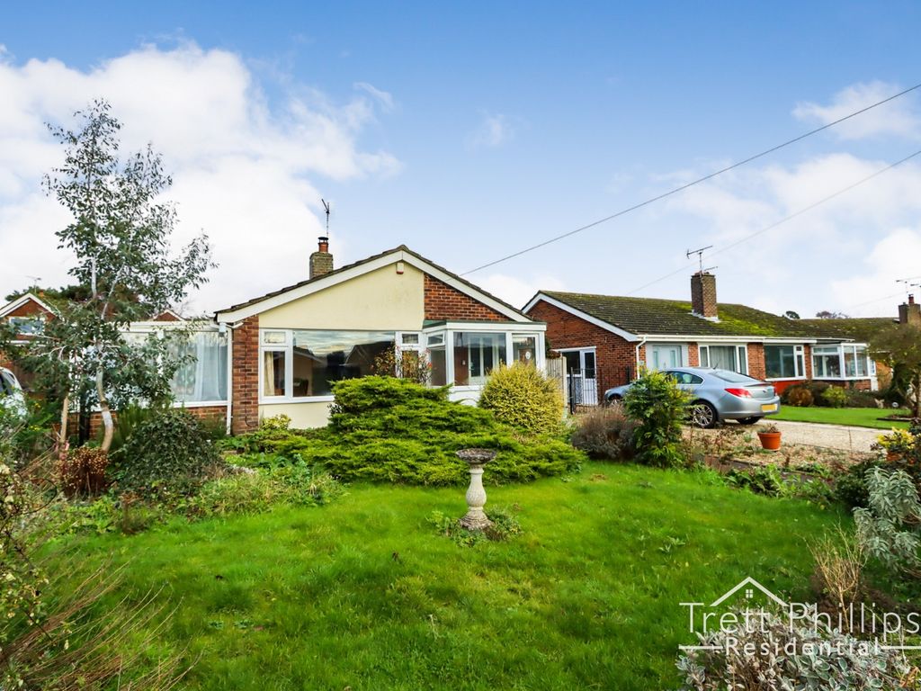 3 bed detached bungalow for sale in Rivermead, Stalham, Norwich, Norfolk NR12, £260,000