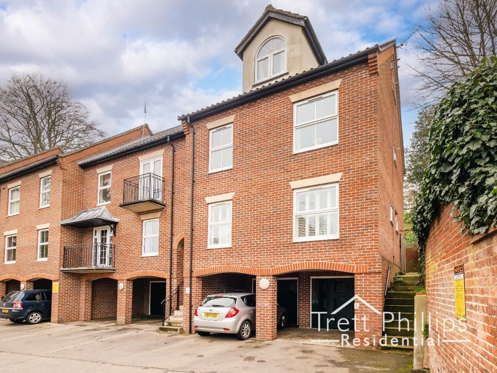 2 bed flat for sale in Old Bakery Court, Coltishall, Norwich, Norfolk NR12, £210,000