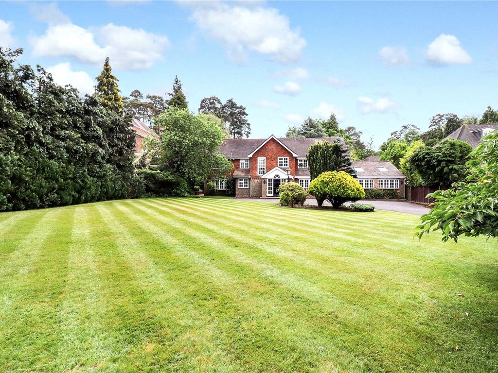 5 bed detached house to rent in Sunning Avenue, Ascot, Berkshire SL5, £9,000 pcm