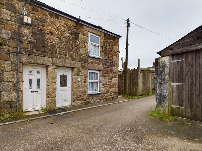 2 bed cottage for sale in Albert Place, Camborne TR14, £160,000