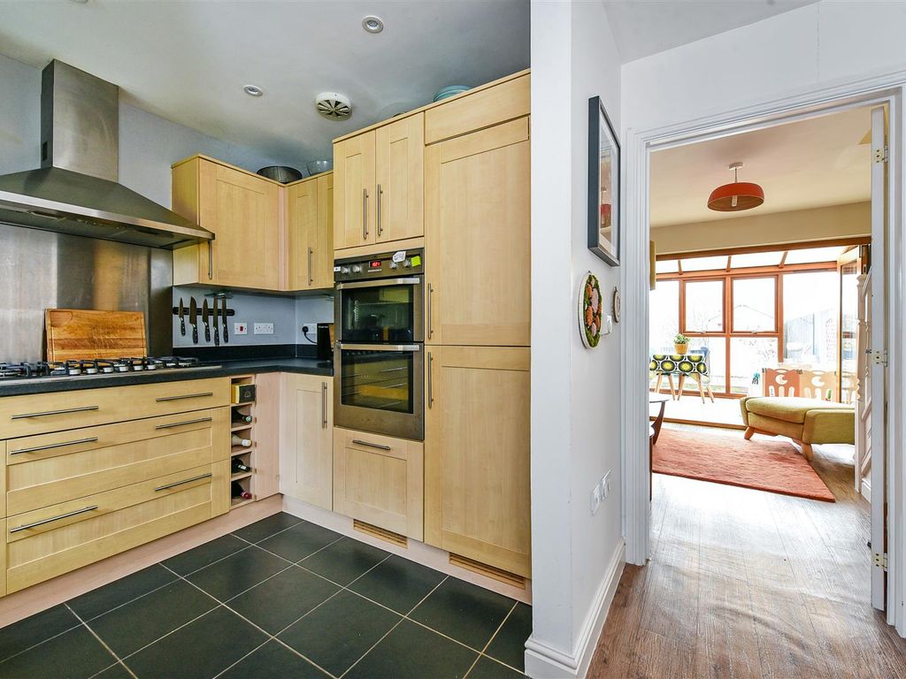 2 bed property for sale in Foxdown, Overton, Basingstoke RG25, £300,000