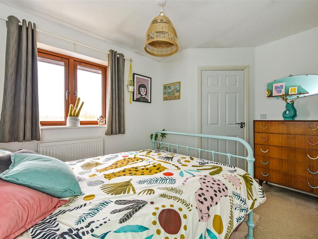 2 bed property for sale in Foxdown, Overton, Basingstoke RG25, £300,000