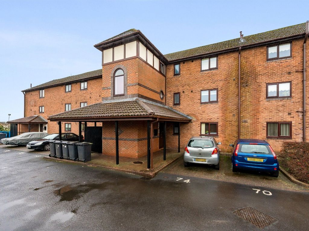 1 bed flat for sale in Newsholme Close, Culcheth, Warrington, Cheshire WA3, £115,000