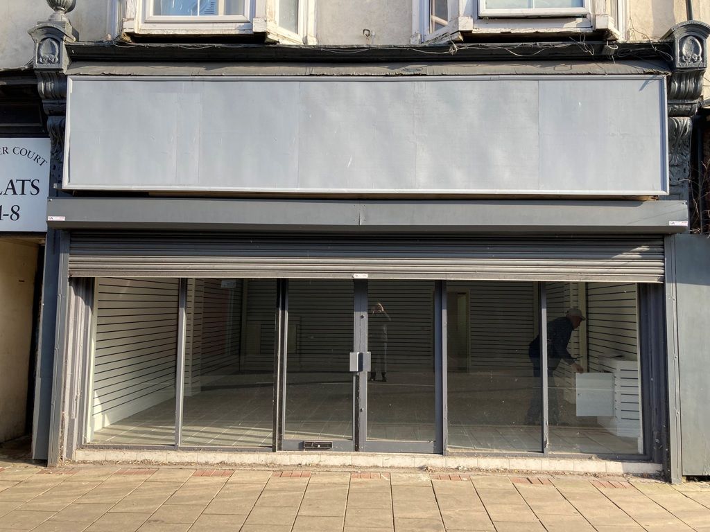 Retail premises to let in 17 Freeman Street, Grimsby, North East Lincolnshire DN32, £4,200 pa
