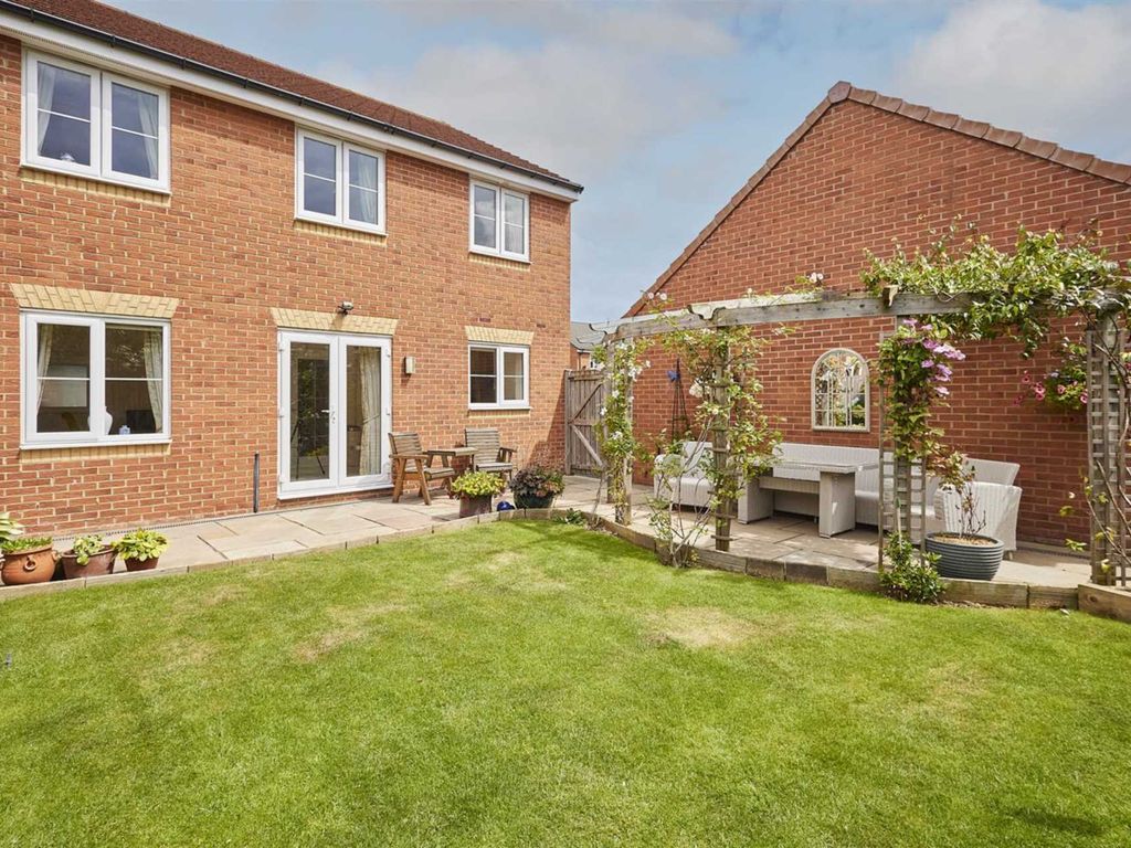 4 bed detached house for sale in Rosthwaite Drive, Skelton TS12, £270,000