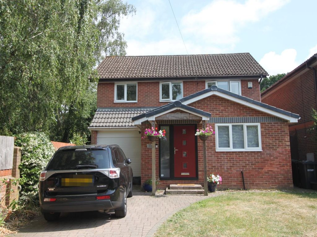 4 bed detached house to rent in The Badgers, Netley Abbey SO31, £1,900 pcm