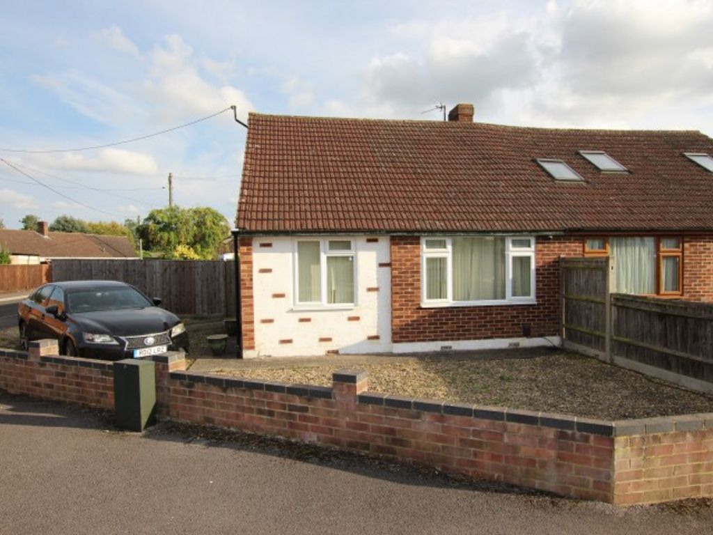 2 bed bungalow for sale in Churchill Road, Kidlington OX5, £400,000